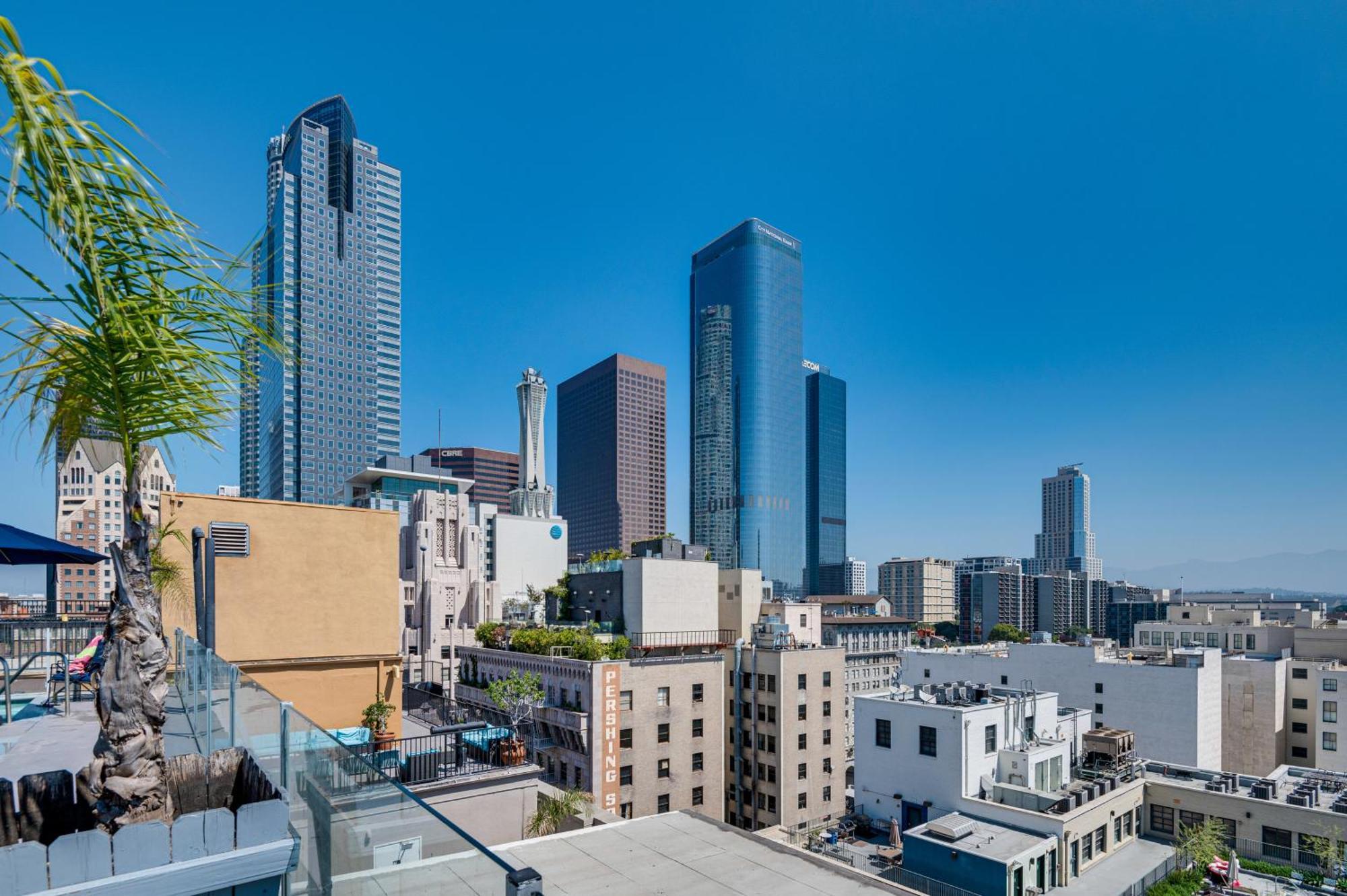 Apartamento Downtown Angeles With Rooftop Pool Access