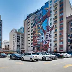 Downtown Los Angeles Condo With Rooftop Pool Access