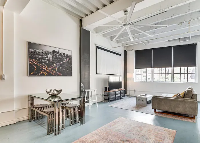 Downtown Los Angeles Condo With Rooftop Pool Access