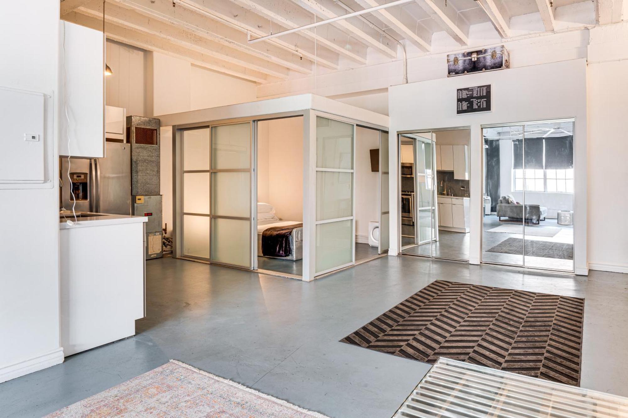 Downtown Angeles With Rooftop Pool Access Apartment *