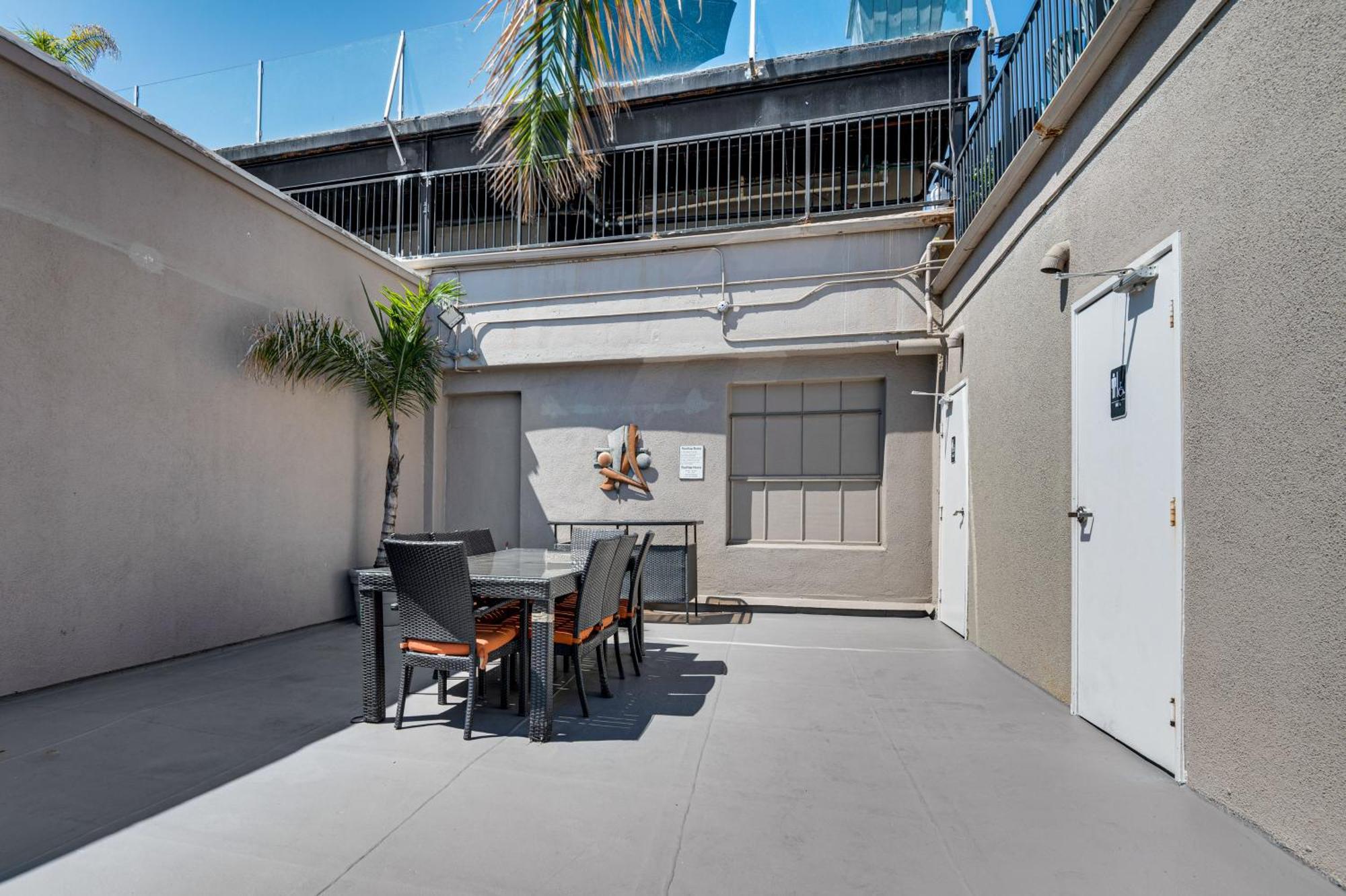 Apartment Downtown Angeles With Rooftop Pool Access *