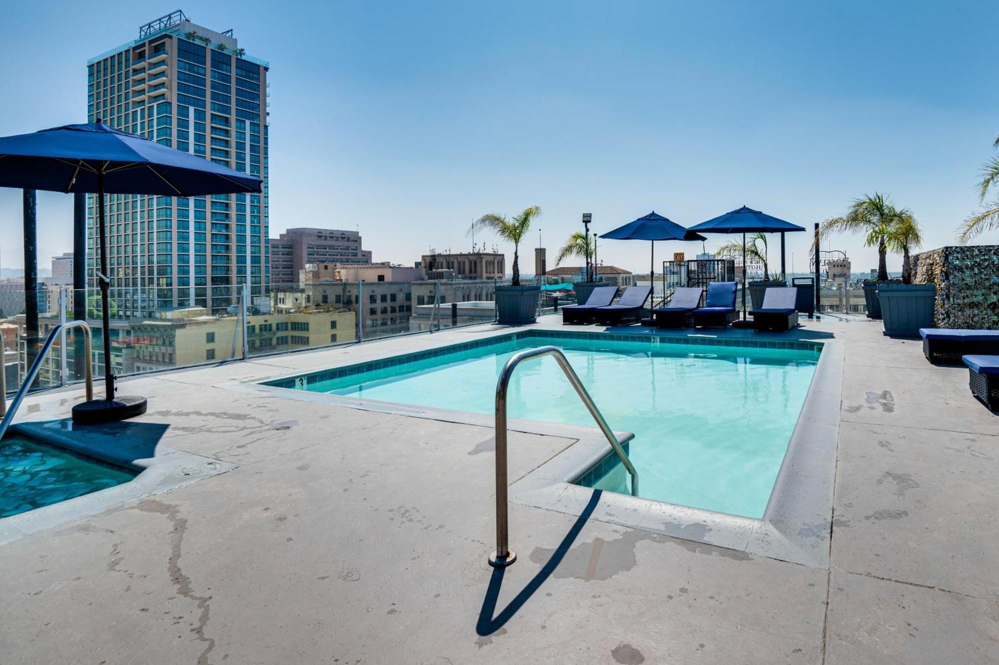 Downtown Angeles With Rooftop Pool Access